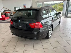 BMW 320 3 Touring 320d PANO AUTOMATIK KEYLESS Bild 3