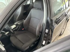 BMW 320 3 Touring 320d PANO AUTOMATIK KEYLESS Bild 5