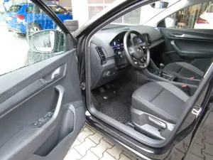 Skoda Karoq Active   virt. Cock   LED   DAB   Tempo Bild 3