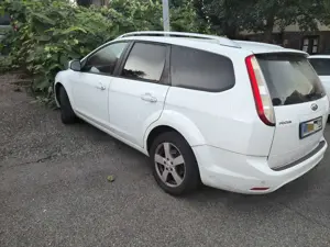 Ford Focus Turnier 1.8 White Magic Bild 3