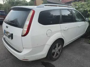 Ford Focus Turnier 1.8 White Magic Bild 2
