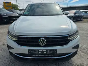 Volkswagen Tiguan Active 2,0 TDI KAMERA*AHK Bild 2