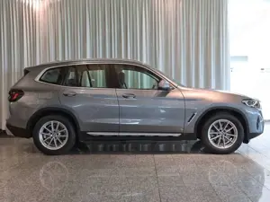 BMW X3 xDrive20i Laser RFK DrivAss HeadUp HIFI Bild 2