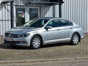 Volkswagen Passat Limo. 2.0 TDI Comfortline/NAVI/ACC/PDC