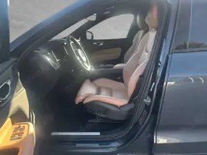 Volvo XC60 T6 AWD Recharge Plus Dark AHK ACC BLIS Bild 3