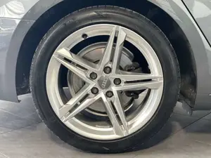 Audi A4 Avant 2.0 TDI S-Line NAV+XEN+DIGDISPLAY+18ZO Bild 3