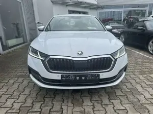 Skoda Octavia Combi 2.0TDI 7-Gang FIRST EDITION*VC*LED*HEAD-UP Bild 3