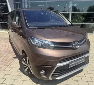 Toyota Proace Verso 2,0-D L2 9-Sitzer Shuttle Comfort *AHK* Bild 2