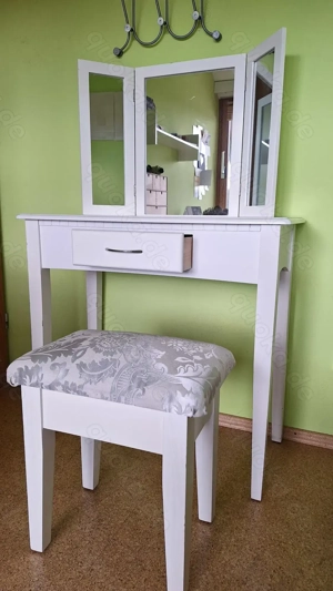 Schminktisch mit Spiegel