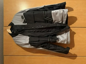 Motorradkleidung Jacke und Hose