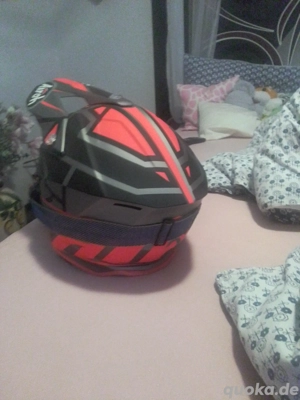 Cross Helm mit brille