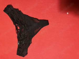 Getragene feuchte String  Bild 5