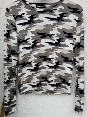 Tolles weiches Strick-Shirt Gr. 42-44 carmuflage Muster FB SISTER