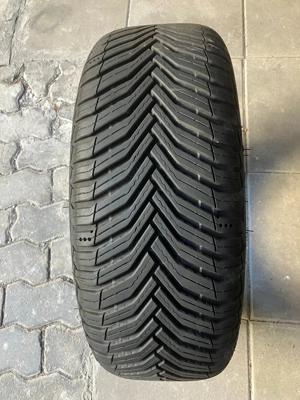 4 neue Michelin Ganzjahresreifen  215 ohne Felgen