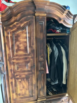 Vollholz-Dielenschrank