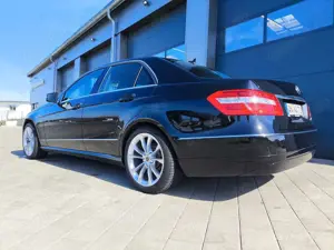 Mercedes-Benz E 250 CDI DPF BlueEFFICIENCY Automatik Avantgarde Bild 3
