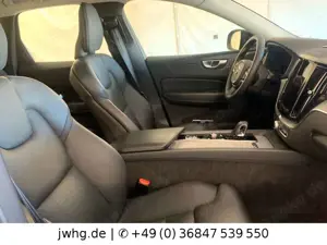 Volvo XC60 T8 AWD Ultimate Dark 20" HeadUp ACC Pano Bild 3