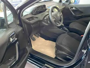 Peugeot 208 1.2 12V VTi Bild 5