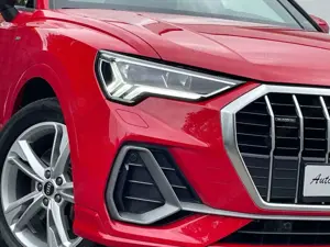 Audi Q3 40 TDI quattro S line MATRIX/360°/MMI+/AHK