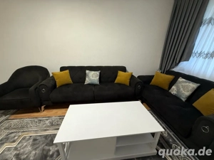 Sofa Set mit Couchtisch    dunkelgrau senfgelb