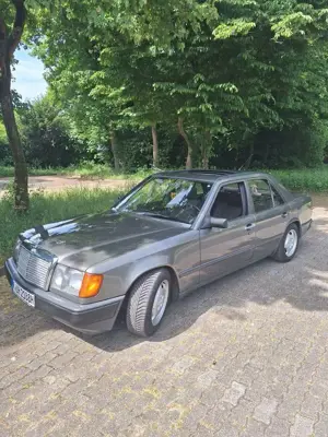 Mercedes-Benz E 230 124er
