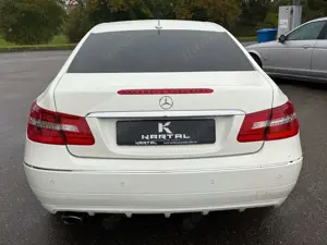 Mercedes-Benz E 220 Coupe *Navi*Sitzheizung*Scheck*Herbst-Sale* Bild 2