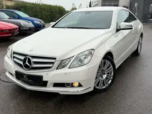 Mercedes-Benz E 220 Coupe *Navi*Sitzheizung*Scheck*Herbst-Sale* Bild 3