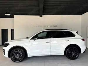 Volkswagen Touareg 4.0TDI R Line*BlackStyle*Last Edition*IQ* Bild 3