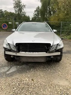 Mercedes-Benz E 220 T CDI DPF BlueEFFICIENCY 7G-TRONIC Elegance