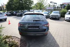 Skoda Superb Combi 1.4 TSI iV DSG Style+ACC+Navi Bild 4