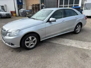 Mercedes-Benz E 250 E 250 CGI BlueEfficiency 1.Rentnerhand nur 77700KM