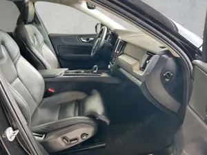 Volvo XC60 R Design Recharge Plug-In Hybrid AWD T6 EU6d Pano Bild 3 Volvo XC60 R Design Recharge Plug-In Hybrid AWD T6 EU6d Pano Bild 3