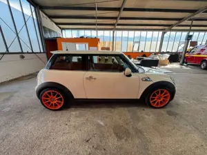 MINI Cooper S Xenon Sportauspuff Sitzheizung PDC Bild 4