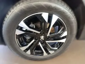 Peugeot 2008 1.2 PureTech 100 Allure LED PDC KlimaA LM Bild 4