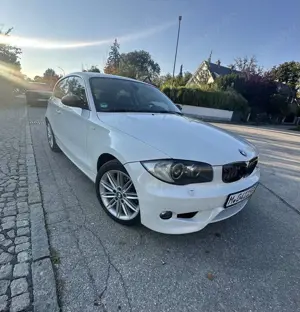 BMW 118 118i Aut. Bild 2