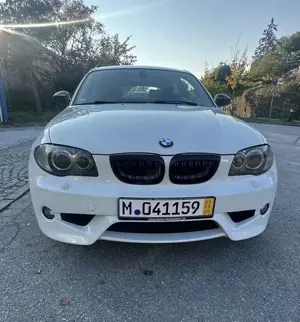 BMW 118 118i Aut. Bild 1