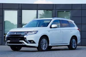 Mitsubishi Outlander PHEV Spirit 4WD MIT WERKSGARANTIE