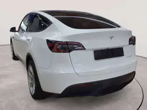 Tesla Model Y Bild 2