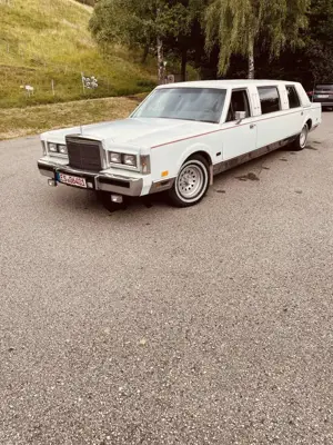 Lincoln Town Car Stretch Limousine