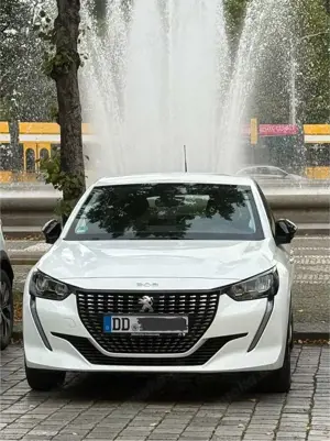 Peugeot 208 PureTech 100 EAT8 Active Pack