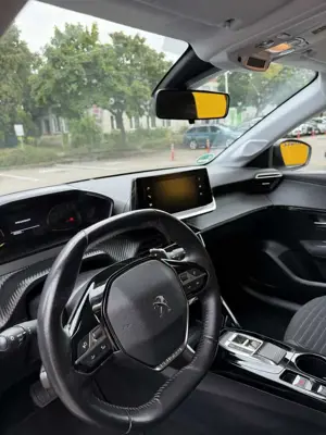 Peugeot 208 PureTech 100 EAT8 Active Pack Bild 4