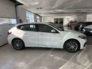 BMW 118 BMW 118i Lim./Garantie/Service+TÜV/Navi/2ZKlima Bild 4