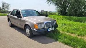 Mercedes-Benz E 230