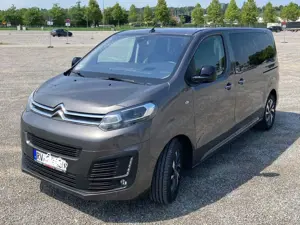 Citroen Spacetourer Familienfahrzeug mit Platz für Gepäck.