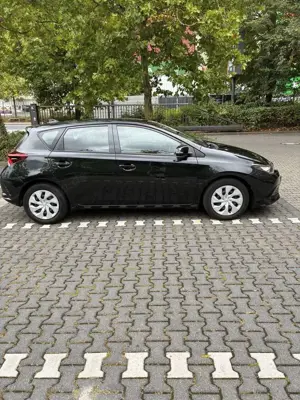 Toyota Auris 1..3 Design Edition