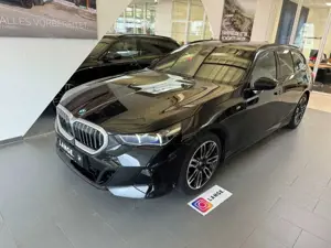 BMW 520 i MSPORT HEADUP+ANHÄNG.KUPPL.+STANDHZ.+PANO+HK+EL