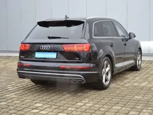 Audi SQ7 4.0 TDI 435 PS LUFT+ALLRADLENK./STAND-HZ/MATRIX/H Bild 3