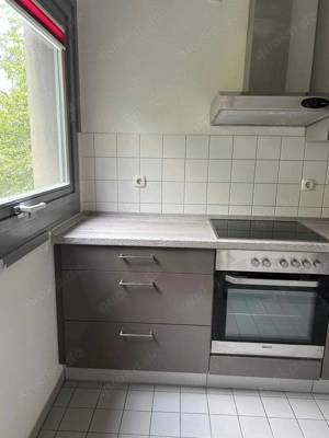 Moderne hochwertige Einbauküche in sehr gutem Zustand