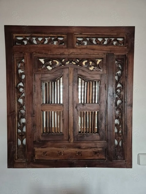 Eleganter Spiegel mit Flügeltüren, sehr dekorativ