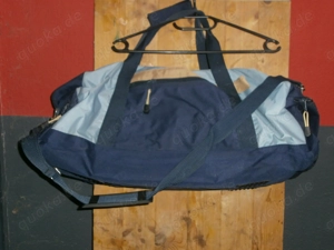 Sporttaschen - Den Preis von 1,-- muss man angeben damit die Anzeige veröffentlicht wird.